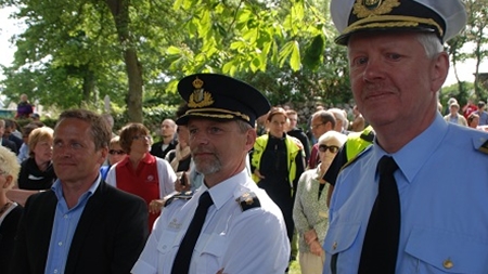 Liberal Alliances partileder, Anders Samuelsen, her i selskab med Bornholms Politi.