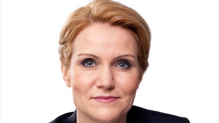 Statsminister Helle Thorning-Schmidt kom ind i kampen igen, fordi dagpengesagen blev fjernet fra dagsordenen, og Løkke klokkede i det. Men hendes chance for at vinde næste valg er stadig små. 