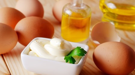 Forbrugerrådet Tænk pointerer, at der i dag er flere industrifremstillede mayonnaiser på markedet, der er uden tilsætningsstoffer.&nbsp;