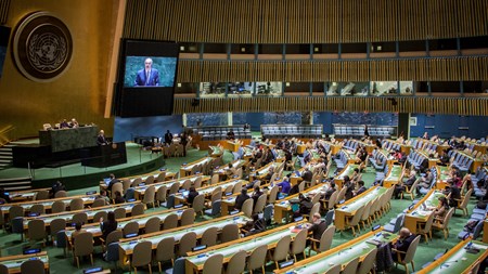 FN's generalforsamling i New York med formandsstoenl i baggrunden.
