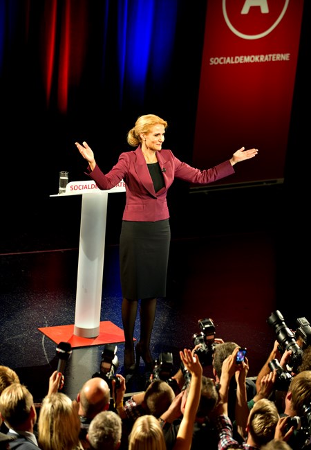 Helle Thorning-Schmidt hyldes af kammeraterne ved Socialdemokraternes valgaften på Vega, torsdag 15. september 2011.