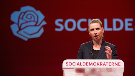 Mette Frederiksen meldte sig allerede som 14-årig ind i DSU som den fjerde generation i en familie af aktive socialdemokrater.