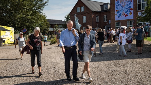 Kulturminister Bertel Haarder (V) ankommer til kulturmødet på Mors.&nbsp;