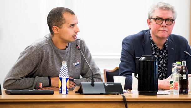 Mattias Tesfaye (til venstre) bakker op om en fleks-erhvervsuddannelse for unge med handicap. 