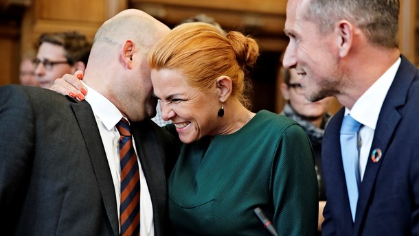 Grund til at grine: Inger Støjberg (V) og Søren Pape Poulsen (K) har begge en folkelig og uhøjtidelig stil, som vælgerne kan godt lide. Den slags belønnes i ministermålingerne.<br>