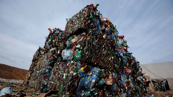 Verden er ved at drukne i plastik, og vi skal derfor tage alle midler i brug for at undgå mere forurening, skriver miljøorganisationen Plastic Change