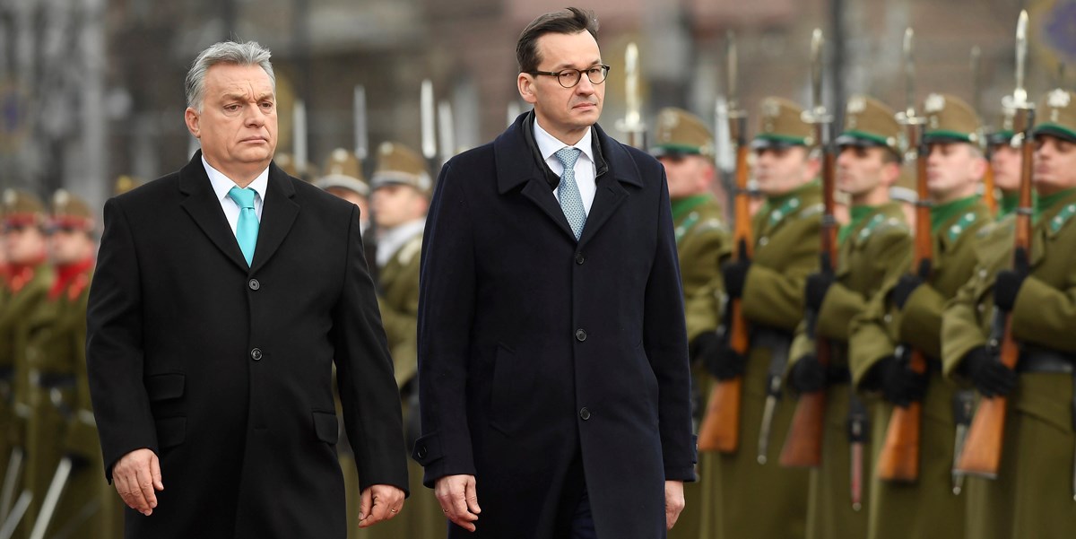 Ungarns premierminister Viktor Orbán og Mateusz Morawiecki, som er premierminister i Polen, er ifølge Yascha Mounk begge del af en illiberal strømning inden for europæisk politik.