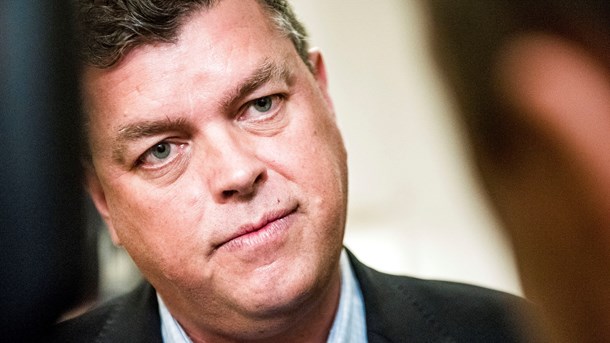 Medieaftalen er blevet en smal aftale mellem regeringen og Dansk Folkeparti. 20. juni blev både SF og Socialdemokratiet bedt om at forlade forhandlingerne, hvis de ikke kunne sige ja til den økonomiske ramme. 