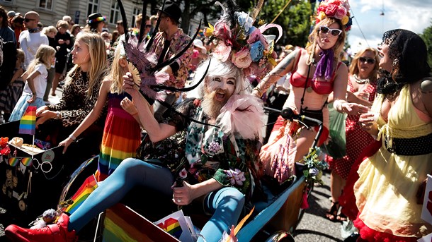 Enhedslisten vil have 'køn' og 'kønsidentitet' ind i loven om hadforbrydelser, og det er flere partier umiddelbart positive over for. Det siger de på dagen for Copenhagen Pride-paraden. Arkivfoto fra paraden i 2017.