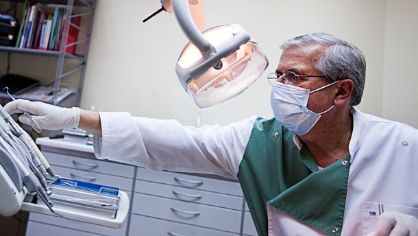 Det må aldrig blive sådan, at hensynet til en udefrakommende
investors mål om indtjening kommer til at veje tungere end hensynet til
patientens behov for forebyggelse og behandling, skriver Freddie Sloth-Lisbjerg fra Tandlægeforeningen.<br>