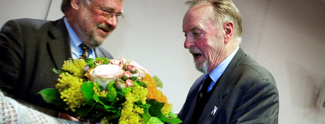 Erling Bjøl fylder 100 år Han er en legende i dansk presse og politik