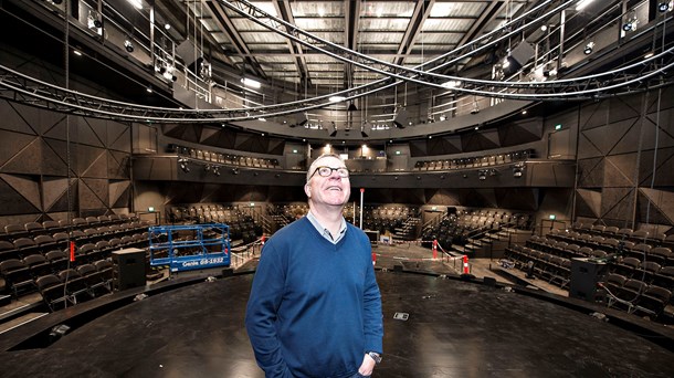 Vendsyssel Teater flyttede i nye bygninger for to år siden. Nu kan teaterdirektør Lars Sennels se frem til en permanent årlig ekstrabevilling på 3,1 millioner kroner.