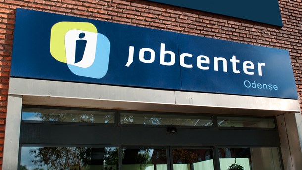 Ifølge Claus Bøgh Svenningsen er det kun to procent af de arbejdsløse, der kommer i arbejde via jobcentrene. Men det er ikke rigtigt, skriver Cecilia-Lonning Skovgaard. 
