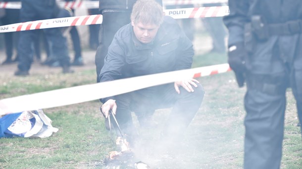 Rasmus Paludan brænder en koran i Fælledparken 1. maj.