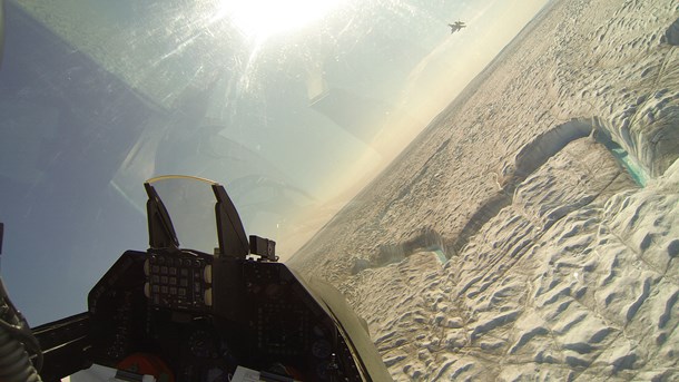 Det danske flyvevåben sendte i august 2014 to F-16-fly til Grønland i tre dage for at indhente erfaringer med brugen af F-16-fly i overvågningsrollen i forbindelse med eftersøgnings- og redningsopgaver i Arktis.