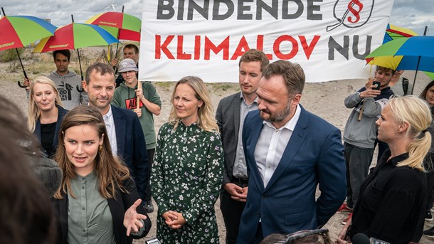 Regeringen og støttepartierne har haft de første drøftelser om klimaloven. Men snart må de vende sig mod resten af Folketinget for at sikre et bredt flertal, skriver Martin Lidegaard (R).