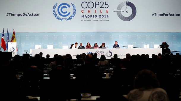 Vi må erkende, at Paris-aftalen politisk set er alt for ambitiøs i forhold til, hvad politikerne globalt set bringer til forhandlingsbordet af CO2-reduktions- og udtagsplaner, skriver Sebastian H. Mernild.