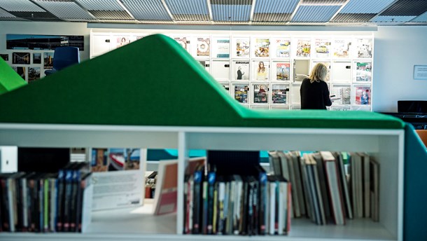 Vi har brug for aktive bibliotekarer, der tør forlade skrivebordet, skriver kulturkommentator Niels Frid-Nielsen.