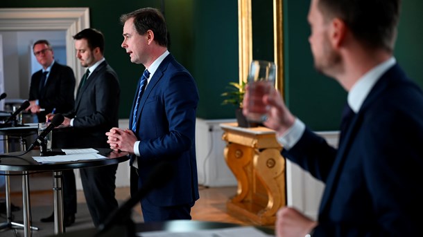 Dagens Corona-overblik: Regeringen Fremlægger Dystre Scenarier For ...