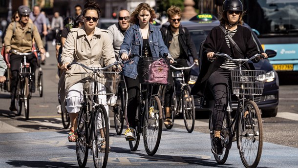 De, der gerne vil have et mere
miljøvenligt transportalternativ, er i årtier blevet belastet af
nedskæringer i kollektiv trafik, høje billetpriser og farlige
cykelforhold, mener&nbsp;Ivan Lund Pedersen.