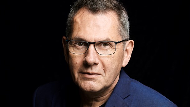For Socialdemokratiet må det være noget nær en tragedie at opleve Joy Mogensen som kulturminister, skriver Niels Frid-Nielsen. 