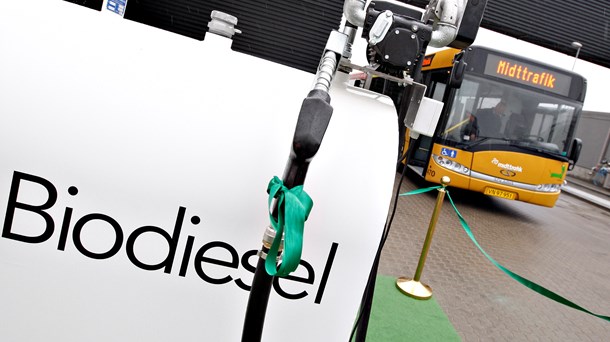 De nuværende iblandingskrav til biobrændstoffer i benzin og diesel fremmer ikke udvikling af ægte grønne løsninger, skriver debattører.&nbsp;