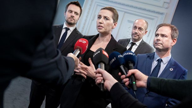 Statsminister Mette Frederiksen (S) har lavet afvejningen mellem liv og omkostninger, for politikerne kunne have lukket mere ned eller undladt at lukke op igen, skriver Jonas Herby.