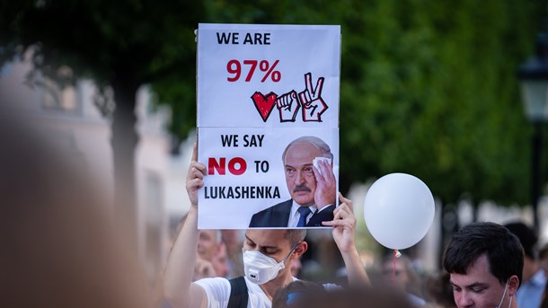 De seneste uger har hviderussiske demonstranter krævet præsident Lukasjenkos afgang. Den kamp skal EU støtte, skriver flere journalistforbunds formænd.&nbsp;