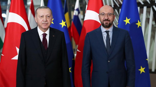 Tyrkiets præsident Recep Tayyip Erdogan side om side med formanden for EU-Rådet, Charles Michel, ved et møde i marts 2020.