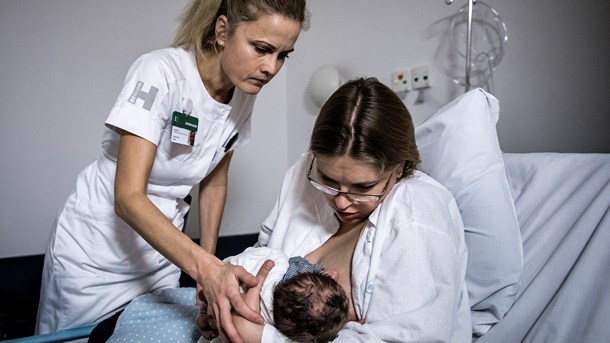 Det er helt afgørende for blandt andet et godt ammeforløb, at mødre har tid på fødeafdelingerne, skriver Ninna Thomsen. (Arkivfoto fra Herlev Hospital)