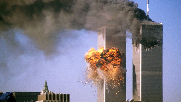 Angrebet på World Trade Center kom fra udefrakommende. Denne gang kom angrebet fra (over)patriotiske amerikanske medborgere, skriver Hans Mouritzen.