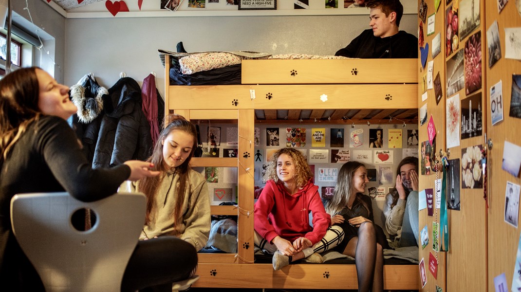 Under præsentationen af genåbningen udeblev en plan for, hvordan høj- og efterskoleelever igen kan komme tilbage til deres skole og kammerater.