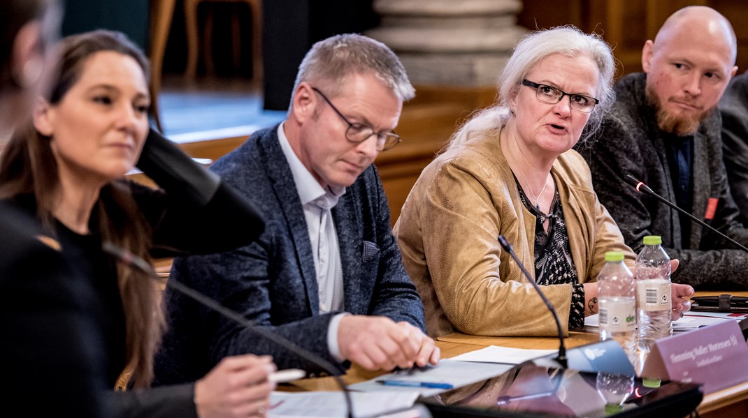 Psykiatriordførerne Jane Heitmann (V) og Liselott Blixt (DF) vil være blandt deltagerne, som skal debattere, hvorvidt de ser et behov for at indføre tjenestenumre på socialområdet.