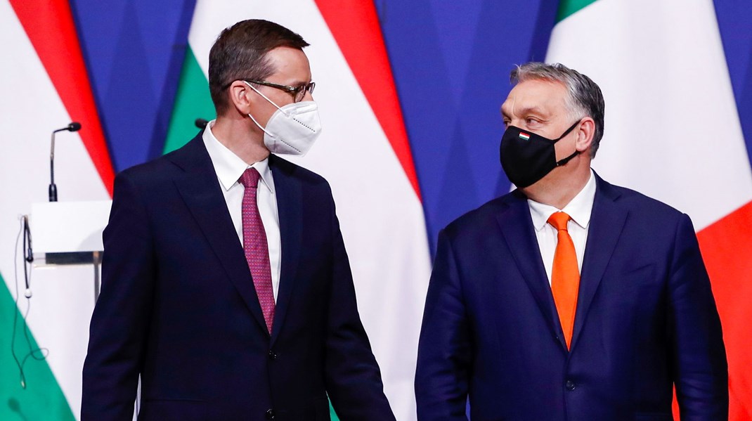Polens og Ungarns ledere, Mateusz Morawiecki og Victor Orbán, vil have prøvet nye demokratiregler ved EU-Domstolen, før de må bruges. Det vil EU-parlamentarikerne ikke finde sig i.