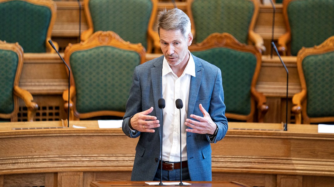 Tanken om en idrætsminister er interessant. Drøftelsen af forslaget har sin berettigelse, skriver Venstres idrætsordfører, Stén Knuth.