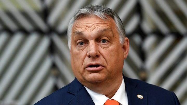 Den slovenske premierminister er stor tilhænger af den ungarske premierminister, Viktor Orbán, som ellers er under stærk kritik for sine autokratiske tendenser.