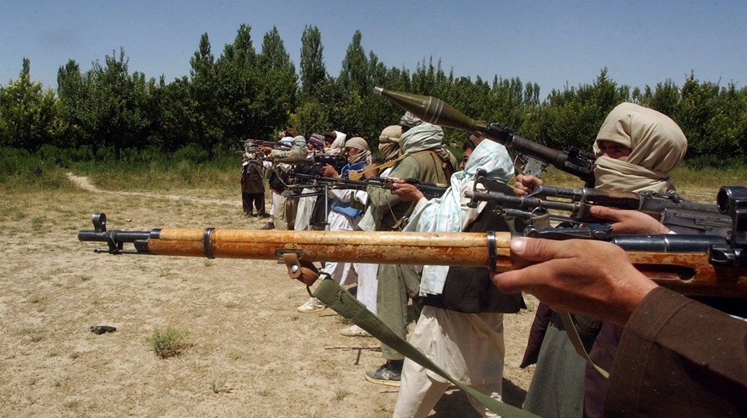 Talibankæmpere på en ukendt lokation. Der forventes, at flere militante grupper vil kunne få et ånderum i Afghanistan efter&nbsp;Talibans magtovertagelse.