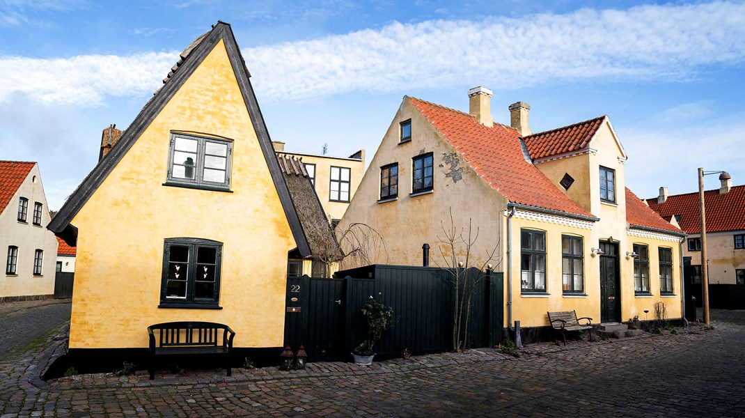 Erhvervsfolk stiller kommunalbestyrelsen overfor det falske dilemma mellem fremgang, vækst og nybyggeri og bevarelsen af den historiske bymidte og dets bevaringsværdige huse, skriver Alex Ahrendtsen (DF).