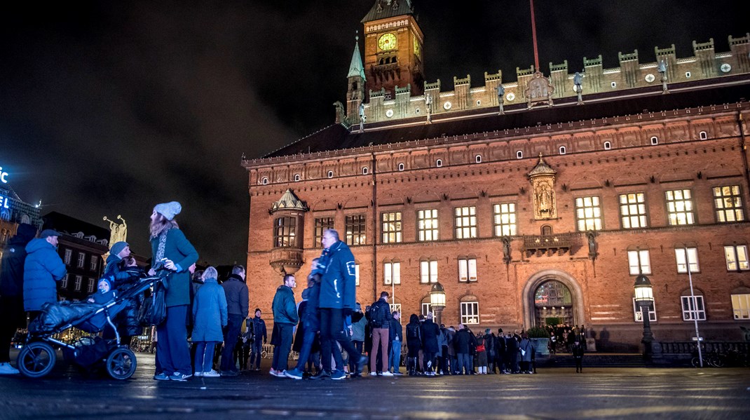 Kampen mellem Enhedslisten og Socialdemokratiet på Københavns Rådhus ser ud til at blive en tæt forestilling. Her vælgere i kø til stemmeurnene ved kommunalvalget i 2017. 
