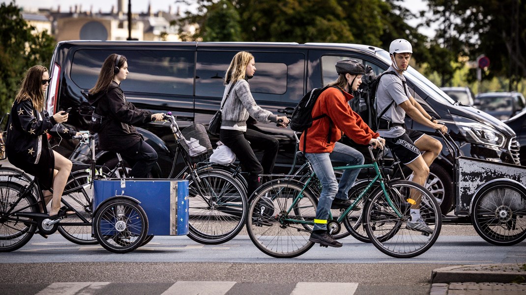 Det er ikke underligt, at mange byplanlæggere og politikkere ønsker mere gang og cyklisme i deres gader, skriver professor Jonas Larsen.