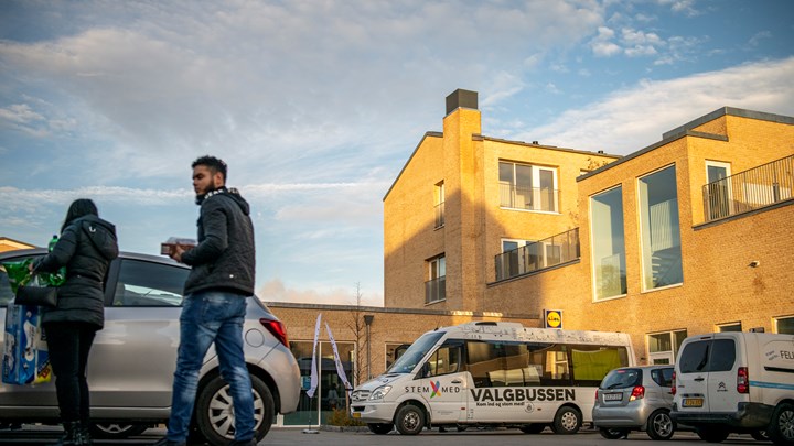I et fredfyldt hjørne af Lidl's parkeringsplads kunne Tingbjergs borgere afgive deres stemme. Tingbjerg var valgbussens allersidste stoppested inden valget.