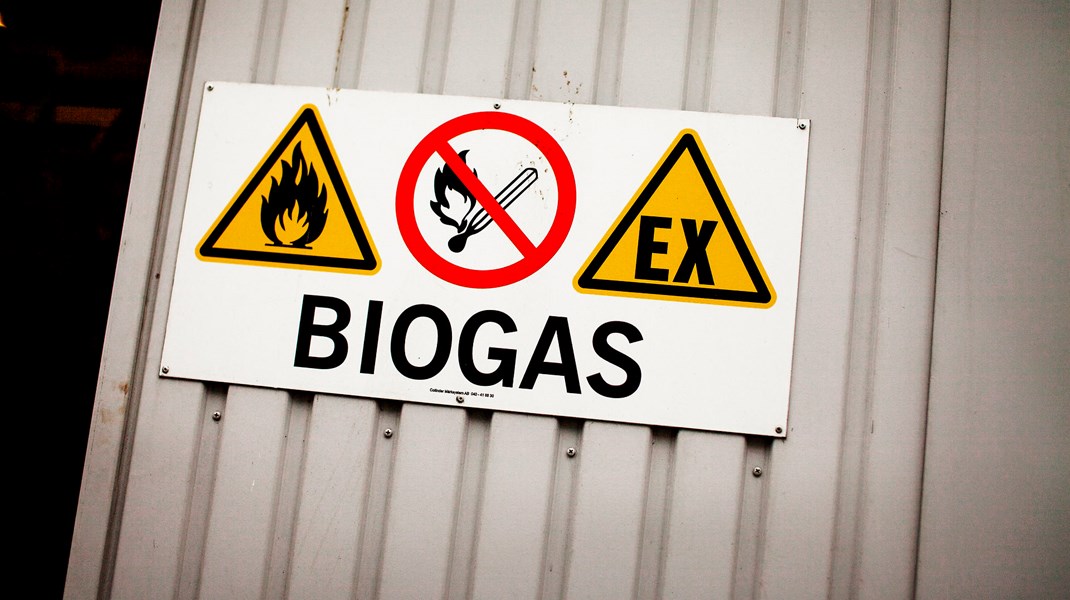 Det er paradoksalt,&nbsp;at virksomheder skal betale CO2-afgift for biogas, når den leveres via gasnettet, mens den er afgiftsfritaget, hvis den leveres gennem en separat gasledning ved siden af det eksisterende gasnet - og det bør laves om, skriver Frank Rosager.&nbsp;