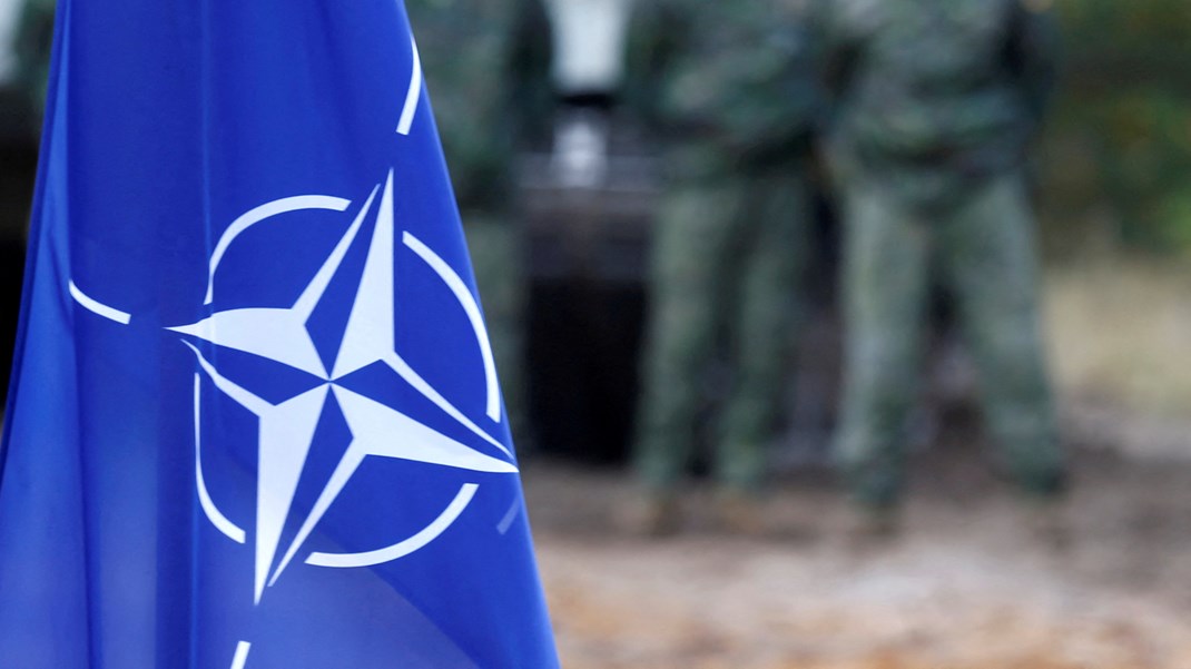"Hvornår medlemskabsansøgningerne (til Nato red.)så skal sendes afsted, afhænger blandt andet af Russisk ageren og udkommet af møderne mellem USA og Rusland i Geneve, men i allerhøjeste grad også af en realistisk svensk tilgang til medlemskab i snæver dialog med Finland," skriver militæranalytikeren.