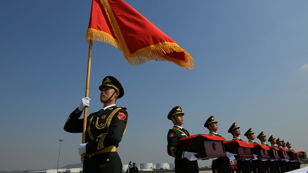 Regimet i Beijing bruger flere og flere penge på Kinas forsvar, samtidig med at antallet af soldater i landets stående styrker falder markant, skriver Martin Lidegaard (R).