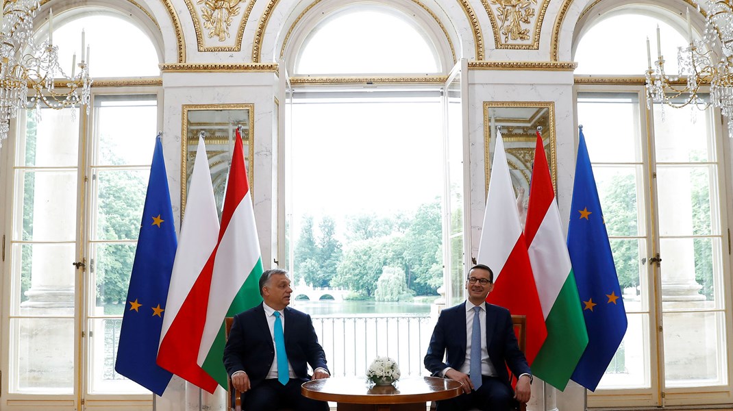 Regeringslederne fra Ungarn og Polen, Viktor Orban (t.v.) og Mateusz Morawiecki, har tabt deres sag mod EU. Her ses de to&nbsp;i Warszawa i 2018.