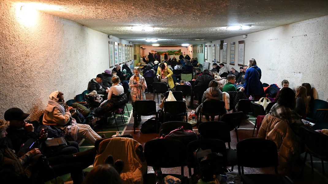 Mange af borgerne i Kijev flygtede torsdag ned i underjordiske beskyttelsesrum, der vækker minder om Anden Verdenskrig.