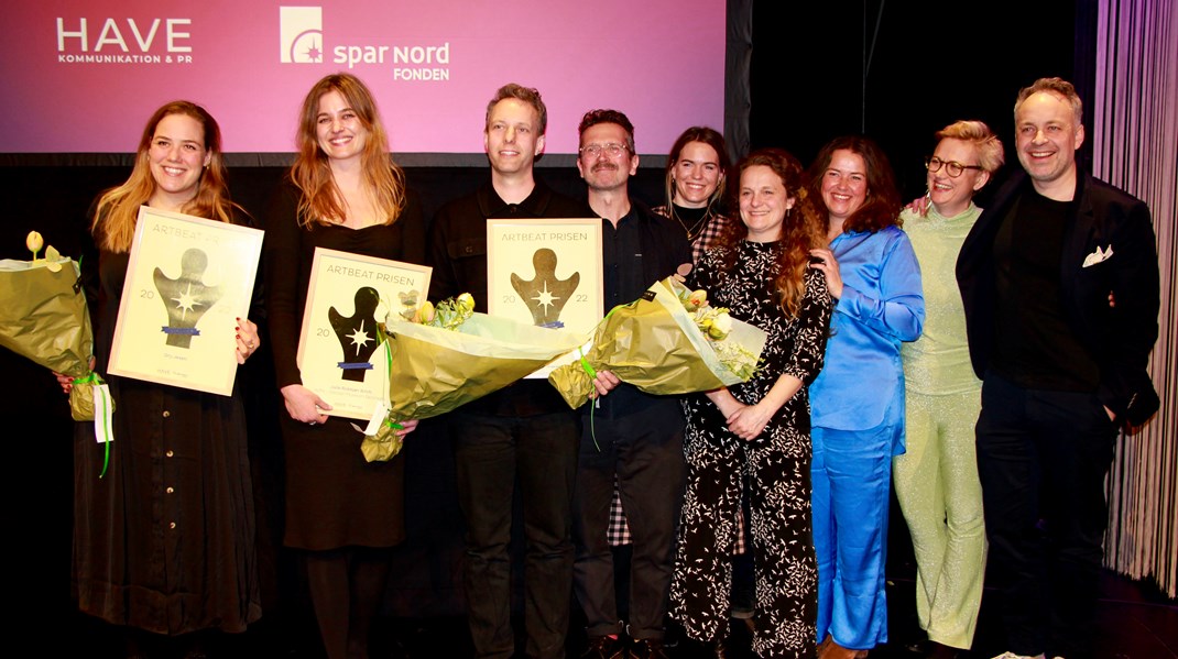 Vinder af Talentprisen 2022, Gry Jexen (tv), vinder af Hovedprisen 2022, Julie Rokkjær Birch (mf) og vinder af Særprisen 2022, BaggårdTeatret (th).&nbsp;
