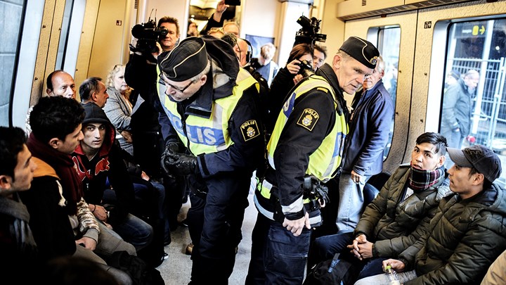 Sverige indførte i en periode grænsekontrol i 2015 grunden flygtningestrømmen for at tjekke, om flygtningene havde gyldige papirer.