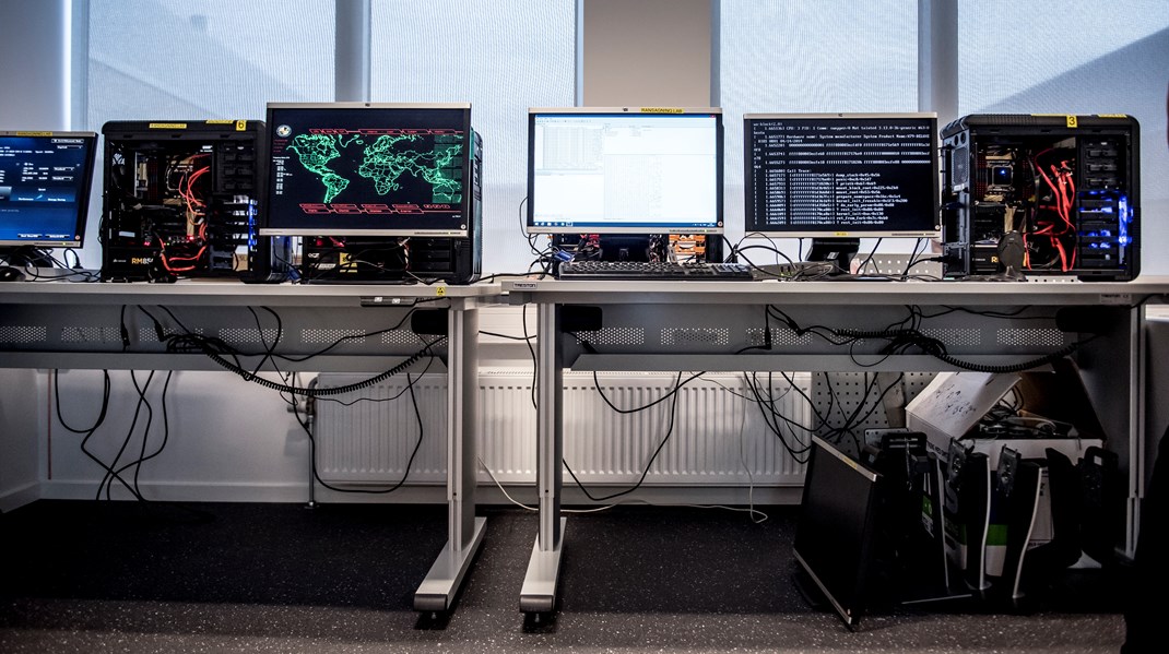 Det er bydende nødvendigt, at Nato og EU styrker samarbejdet ikke blot omkring at dele information men for at bygge et fælles cyberforsvar, skriver Cecilia Bonefeld-Dahl. 