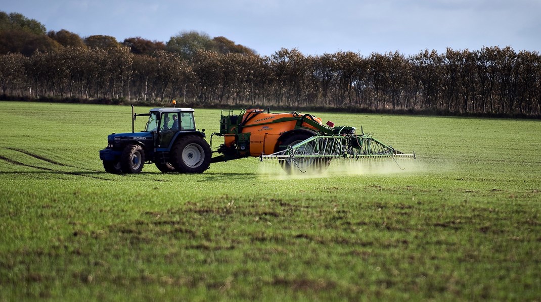 Regulering af pesticider skal ske på et fagligt og oplyst grundlag. De mange og grundige undersøgelser af landbrugets brug af pesticider vidner om, at det ikke er landmændenes nutidig regelrette anvendelse på dyrkningsfladen, der udfordrer drikkevandet, skriver Tanja Andersen.&nbsp;